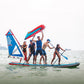 SUP gonfiabile multi-persona in uso con il team