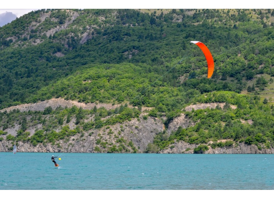 Wingfoil vs kitefoil - quali sono le differenze?